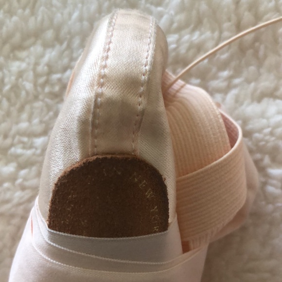 Gaynor Minden Shoes Gaynor Minden Pointe Shoes With Elastic And